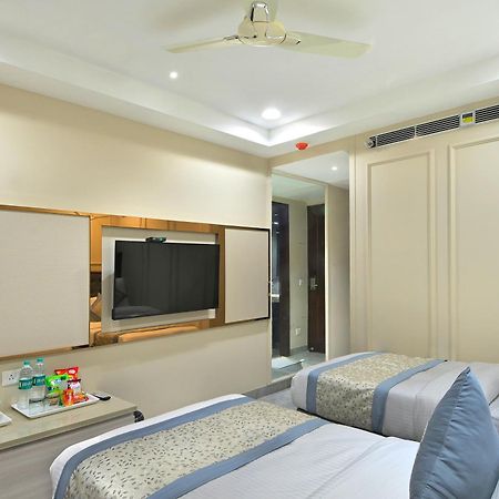 Hotel Sapphire House - 3 Mins Walk From Metro And 5 Mins From Rail Station New Delhi Eksteriør billede
