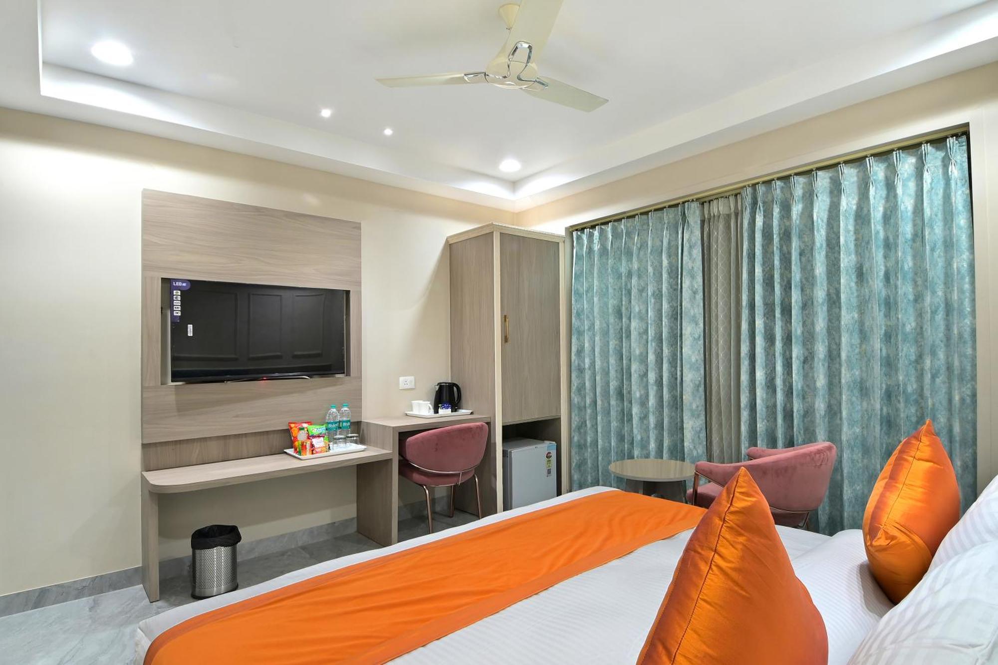 Hotel Sapphire House - 3 Mins Walk From Metro And 5 Mins From Rail Station New Delhi Eksteriør billede