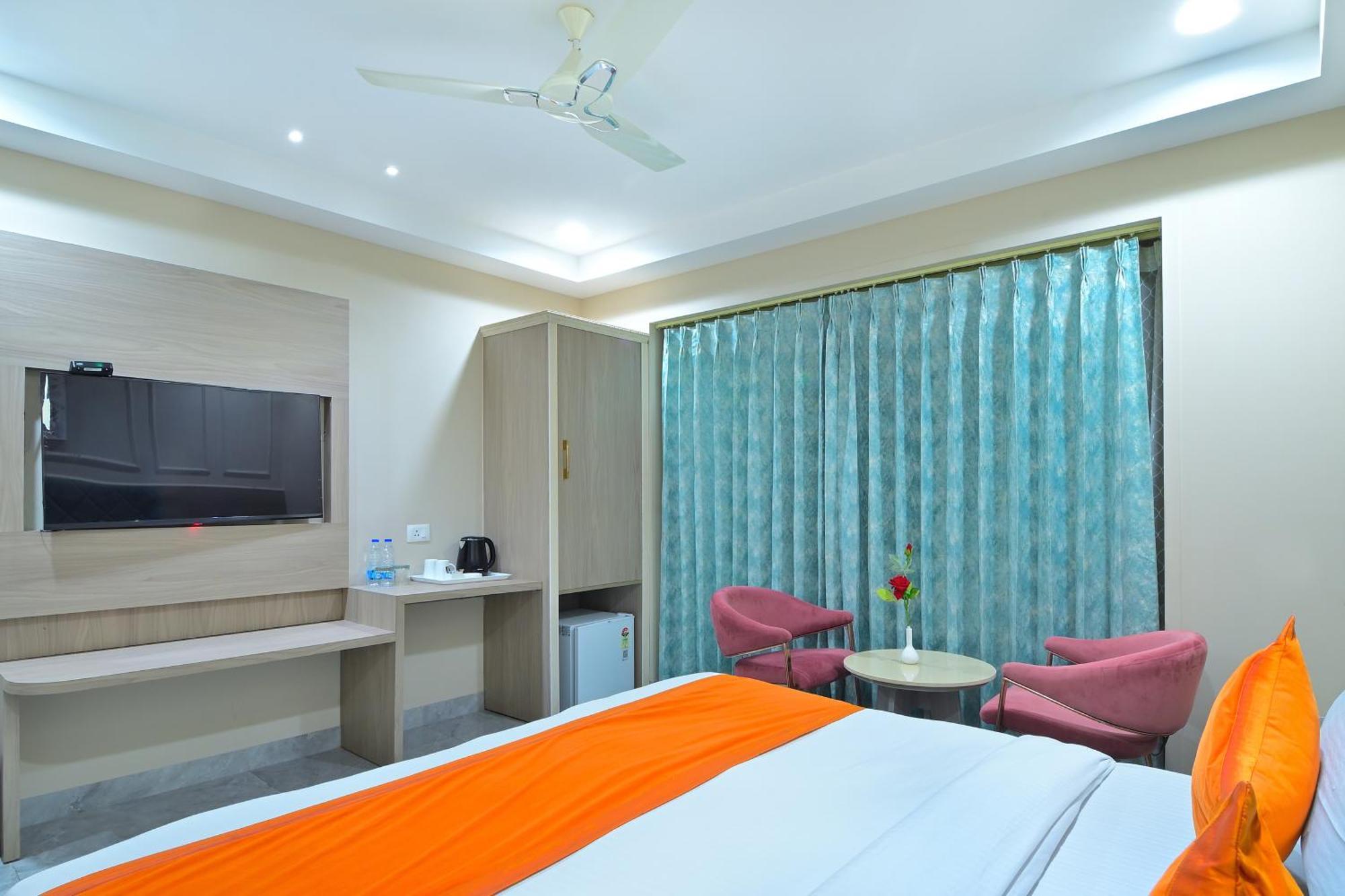Hotel Sapphire House - 3 Mins Walk From Metro And 5 Mins From Rail Station New Delhi Eksteriør billede