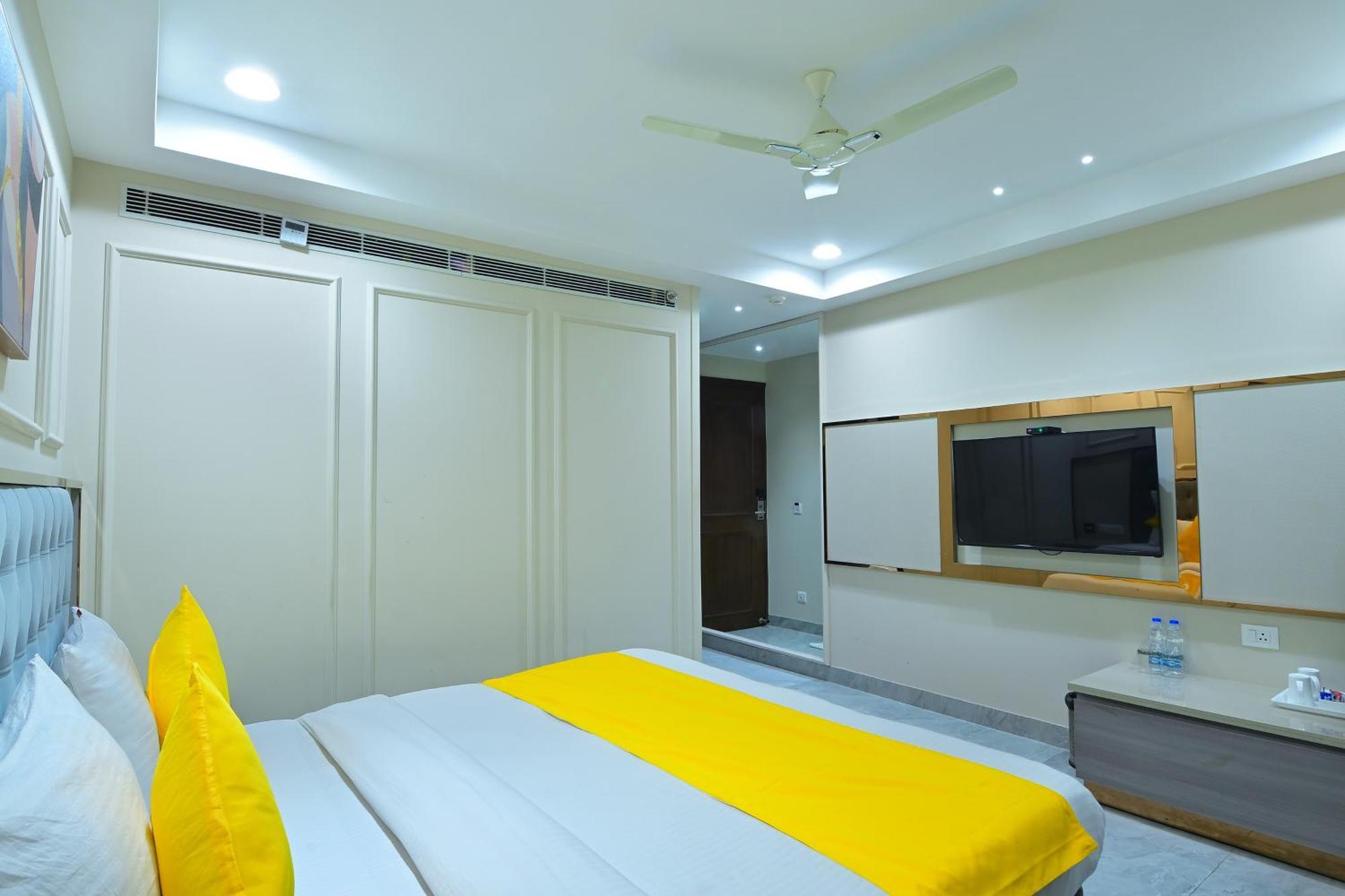 Hotel Sapphire House - 3 Mins Walk From Metro And 5 Mins From Rail Station New Delhi Eksteriør billede
