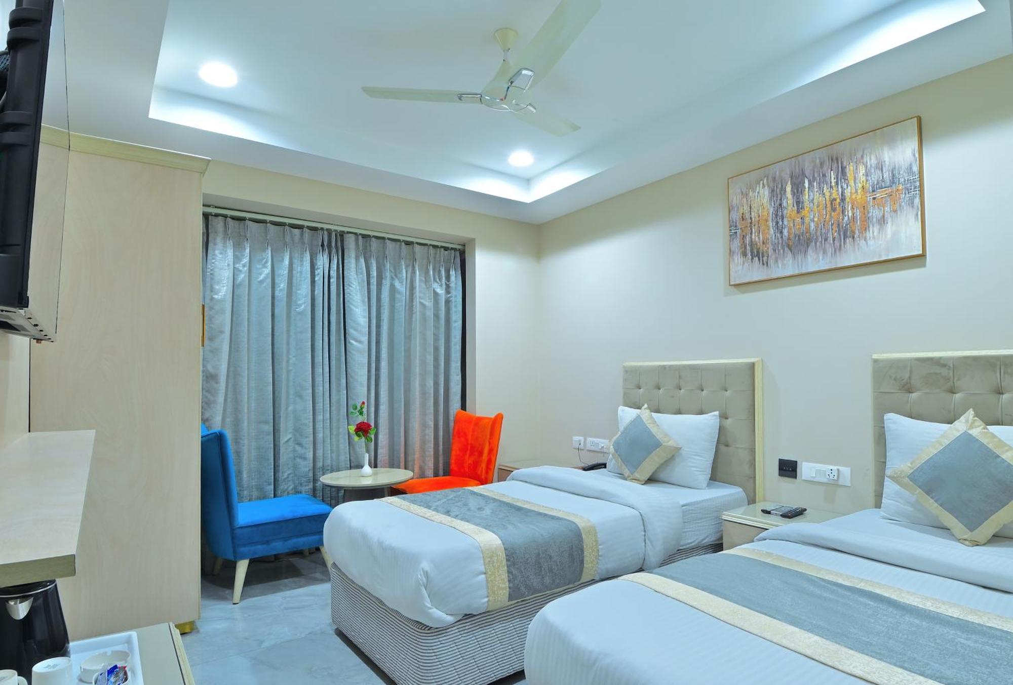 Hotel Sapphire House - 3 Mins Walk From Metro And 5 Mins From Rail Station New Delhi Eksteriør billede