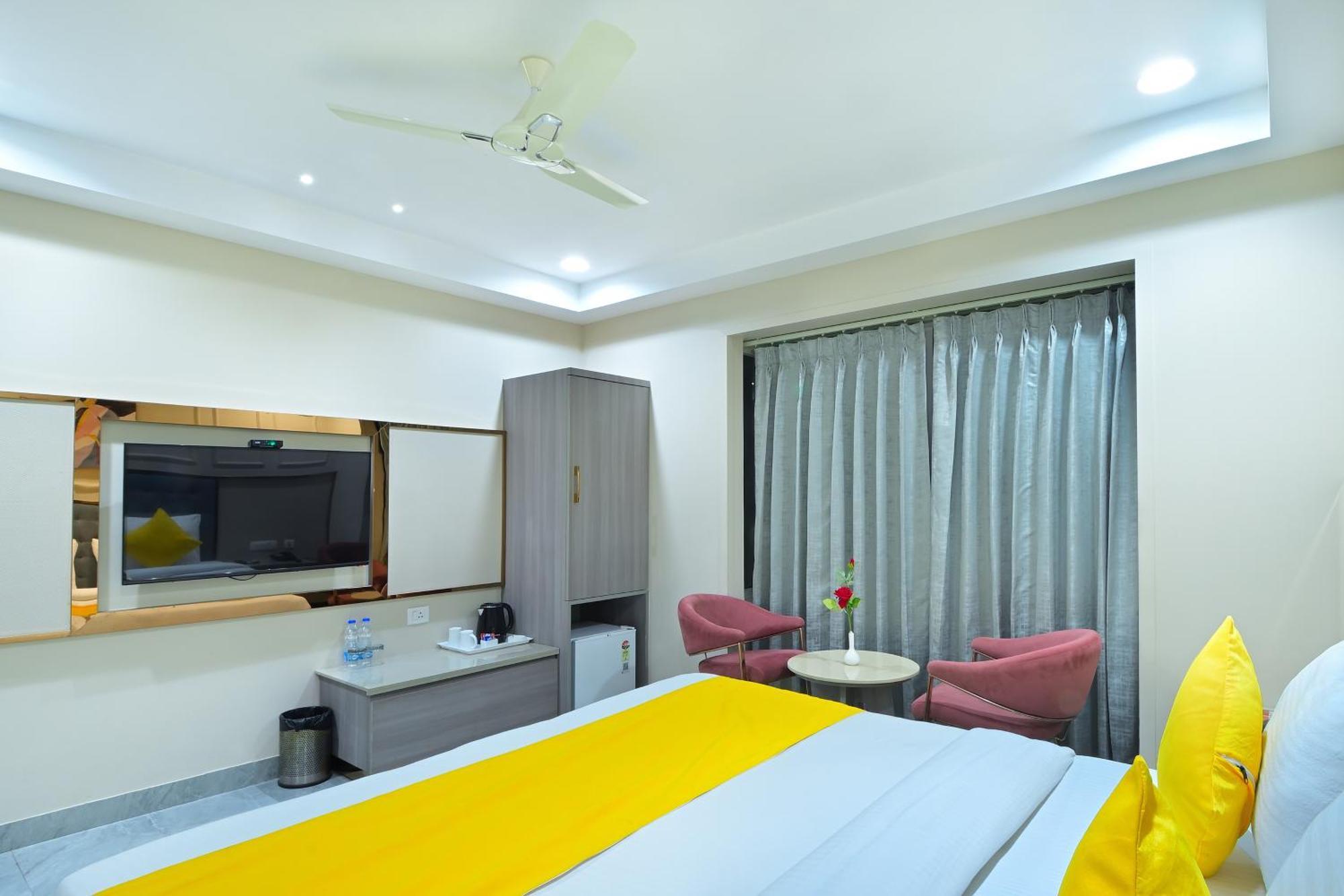 Hotel Sapphire House - 3 Mins Walk From Metro And 5 Mins From Rail Station New Delhi Eksteriør billede