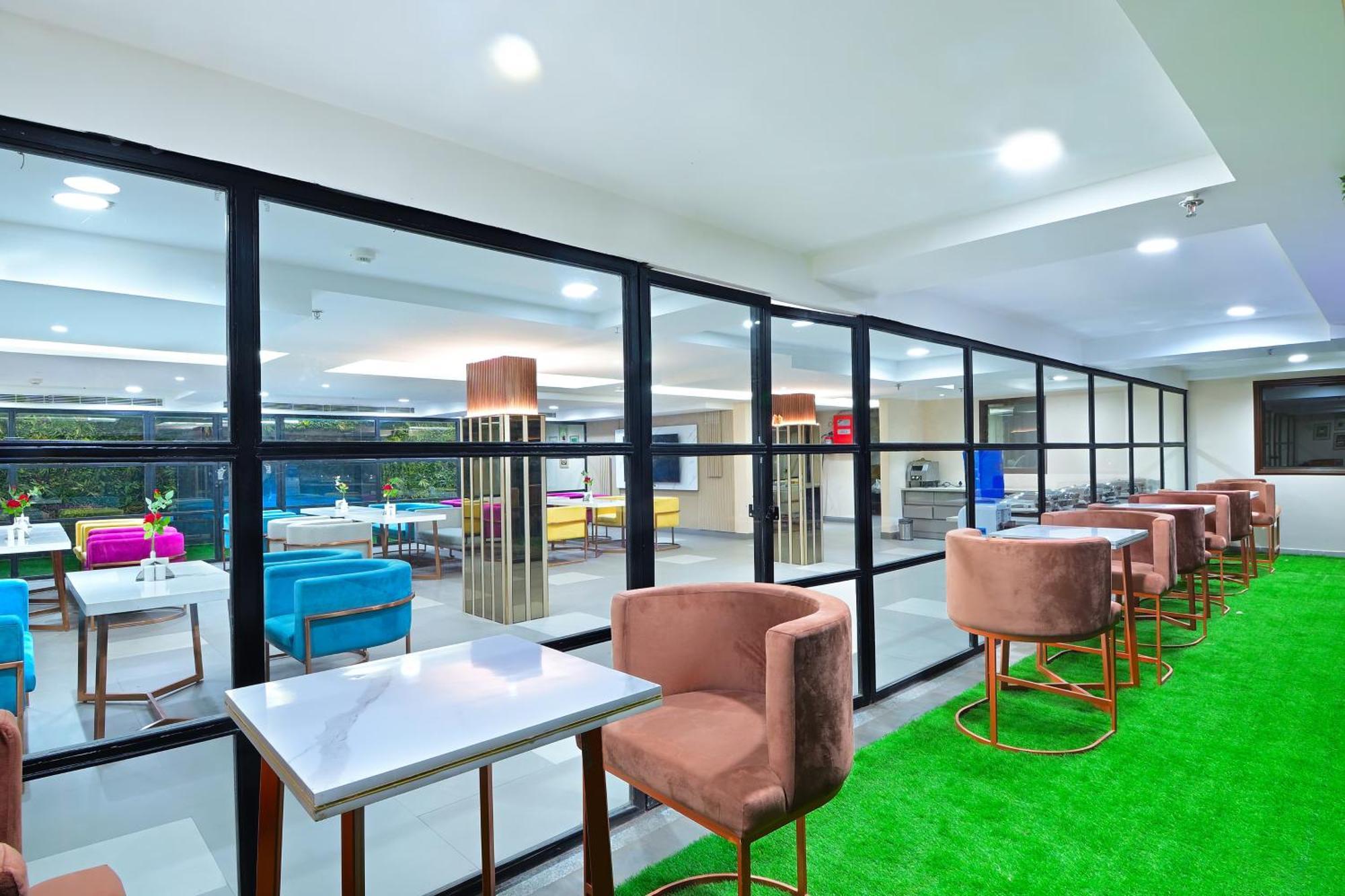 Hotel Sapphire House - 3 Mins Walk From Metro And 5 Mins From Rail Station New Delhi Eksteriør billede