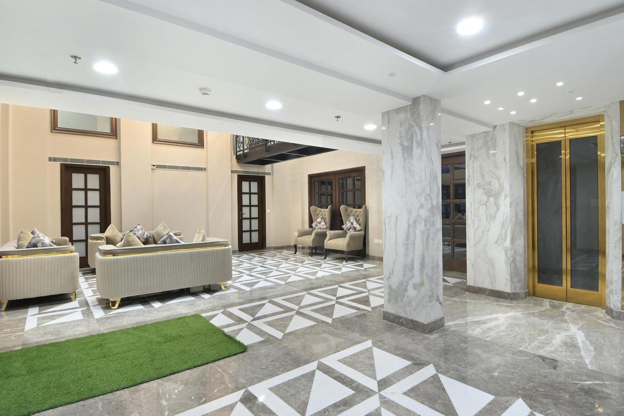 Hotel Sapphire House - 3 Mins Walk From Metro And 5 Mins From Rail Station New Delhi Eksteriør billede