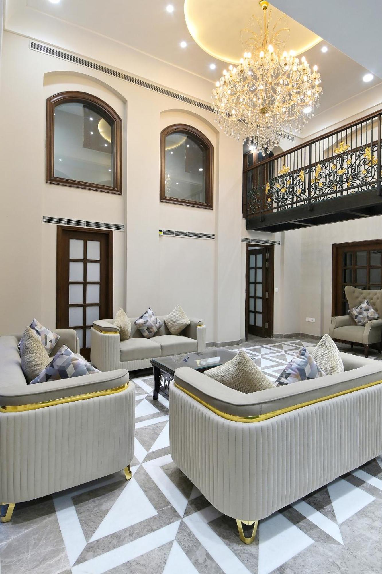 Hotel Sapphire House - 3 Mins Walk From Metro And 5 Mins From Rail Station New Delhi Eksteriør billede