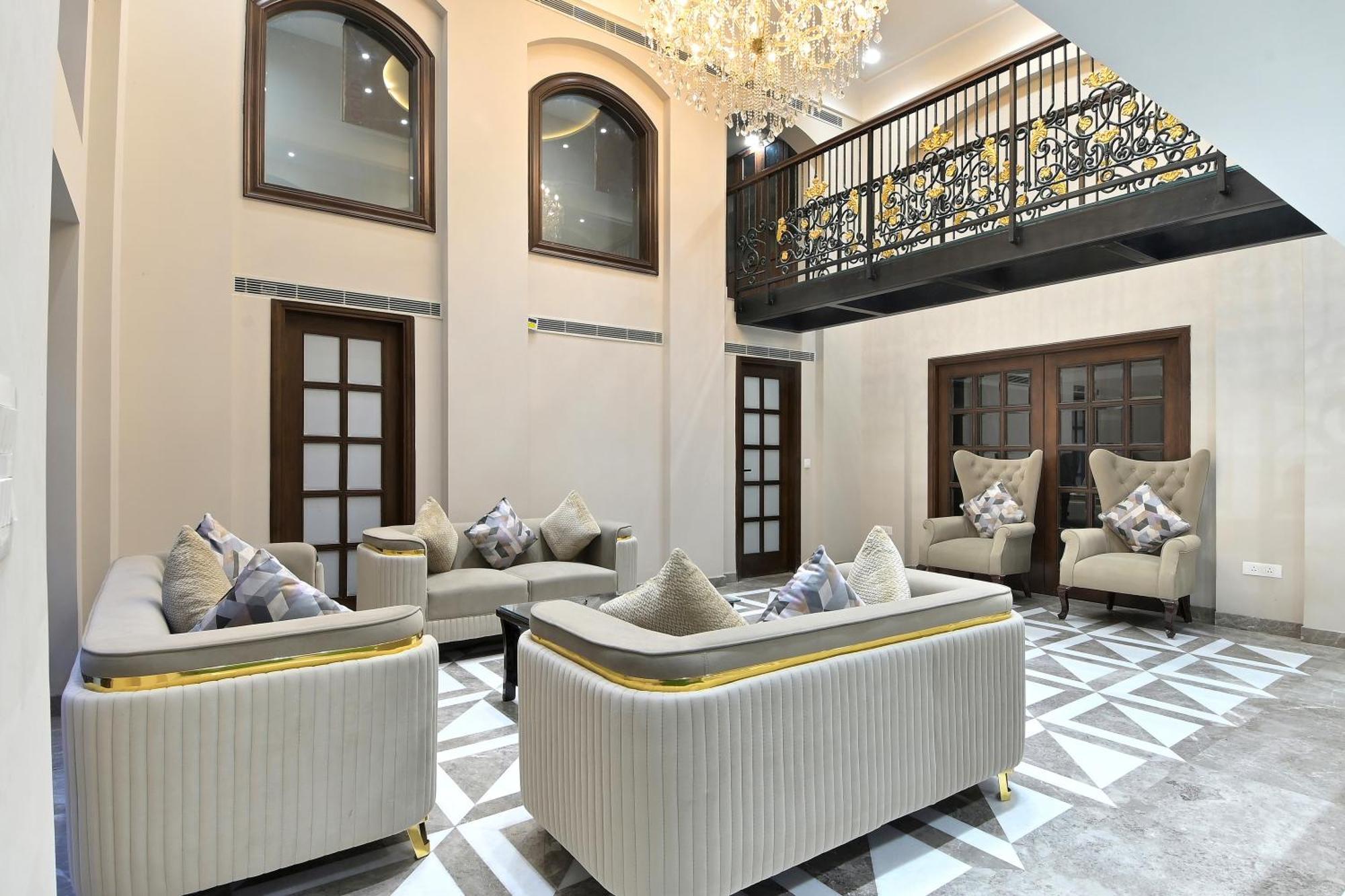 Hotel Sapphire House - 3 Mins Walk From Metro And 5 Mins From Rail Station New Delhi Eksteriør billede